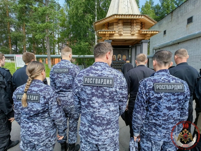 Росгвардейцы Карелии приняли участие в праздничном богослужении в день Крещения Руси