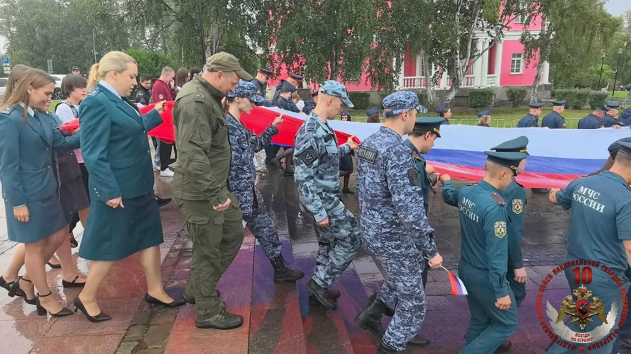 В преддверии Дня флага личный состав территориального управления Росгвардии принял участие в праздничном мероприятии