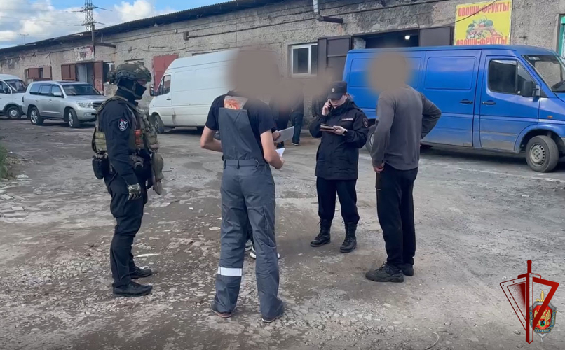 При силовой поддержке ОМОН «Илвес» территориального управления Росгвардии в Петрозаводске задержан иностранный гражданин, нарушивший миграционное законодательство