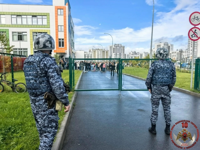 Сотрудники Росгвардии обеспечили безопасность объектов образования Карелии в первый учебный день