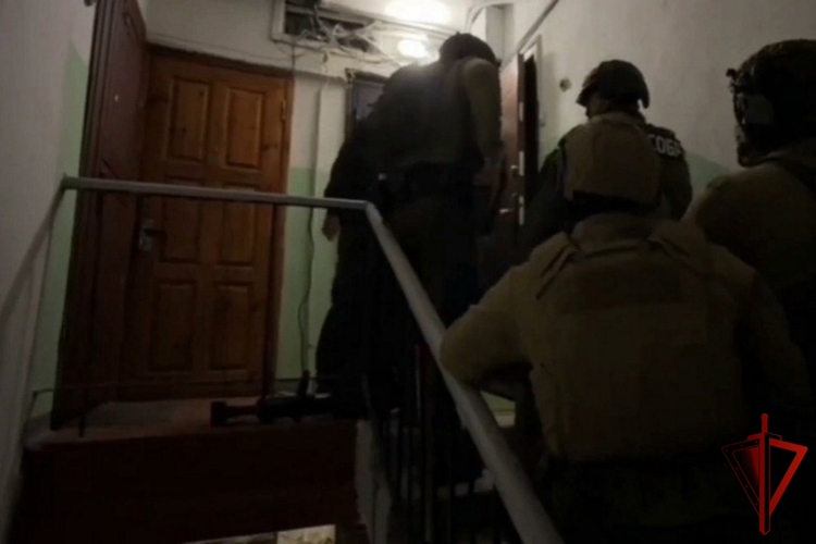 При силовой поддержке СОБР Росгвардии задержан житель Суоярви, подозреваемый в реабилитации нацизма